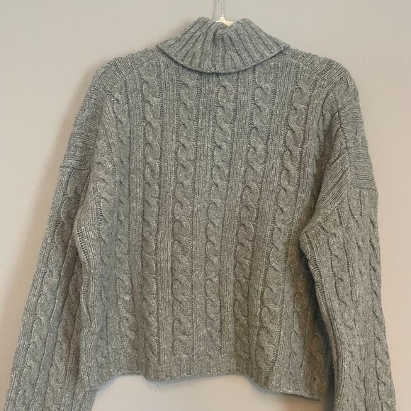 Abercrombie & Fitch Cable Knit Gray Sweater, Small - Picture 4 of 4